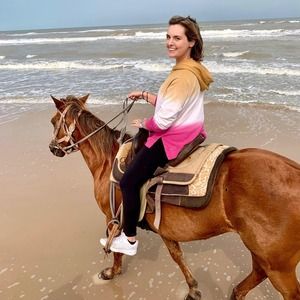 Meet your Posher, Danielle